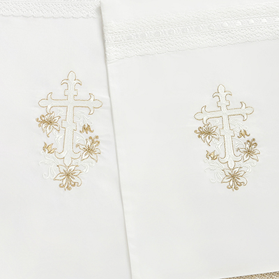 Фото товара "Мешочек для крестильных принадлежностей "Крест с лилиями"" при наведении