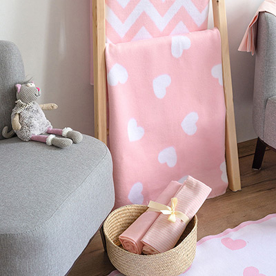 Детское байковое одеяло "Сердечки" фламинго - миниатюра фотографии товара в каталоге ЛиноБамбино