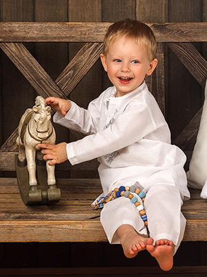 Фото товара "Крестильный костюм для мальчика "Артемий"" из магазина ЛиноБамбино