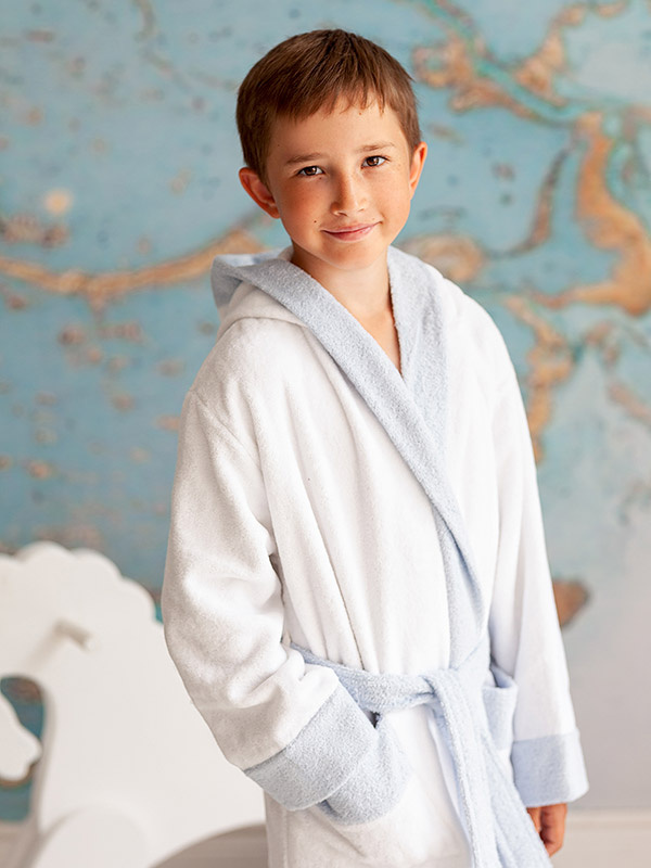 Махровые халаты для мальчиков: мягкая забота о детях