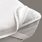 Неромокаемый наматрасник с резинками по углам